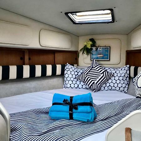 Отель Yacht Experience Barcelona Сан-Адриан-де-Бесос Экстерьер фото