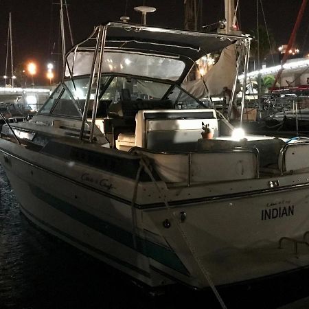 Отель Yacht Experience Barcelona Сан-Адриан-де-Бесос Экстерьер фото