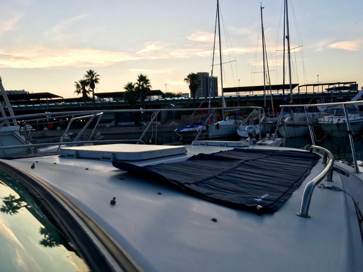 Отель Yacht Experience Barcelona Сан-Адриан-де-Бесос Экстерьер фото