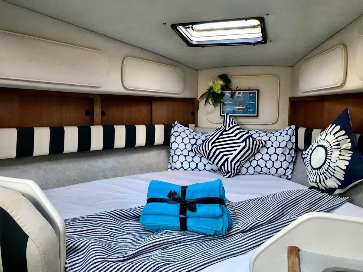 Отель Yacht Experience Barcelona Сан-Адриан-де-Бесос Экстерьер фото
