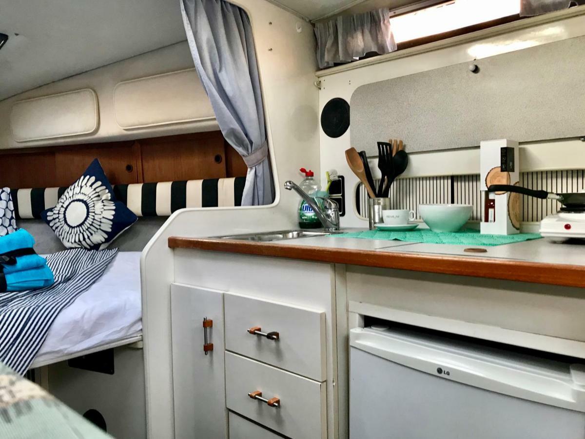Отель Yacht Experience Barcelona Сан-Адриан-де-Бесос Экстерьер фото